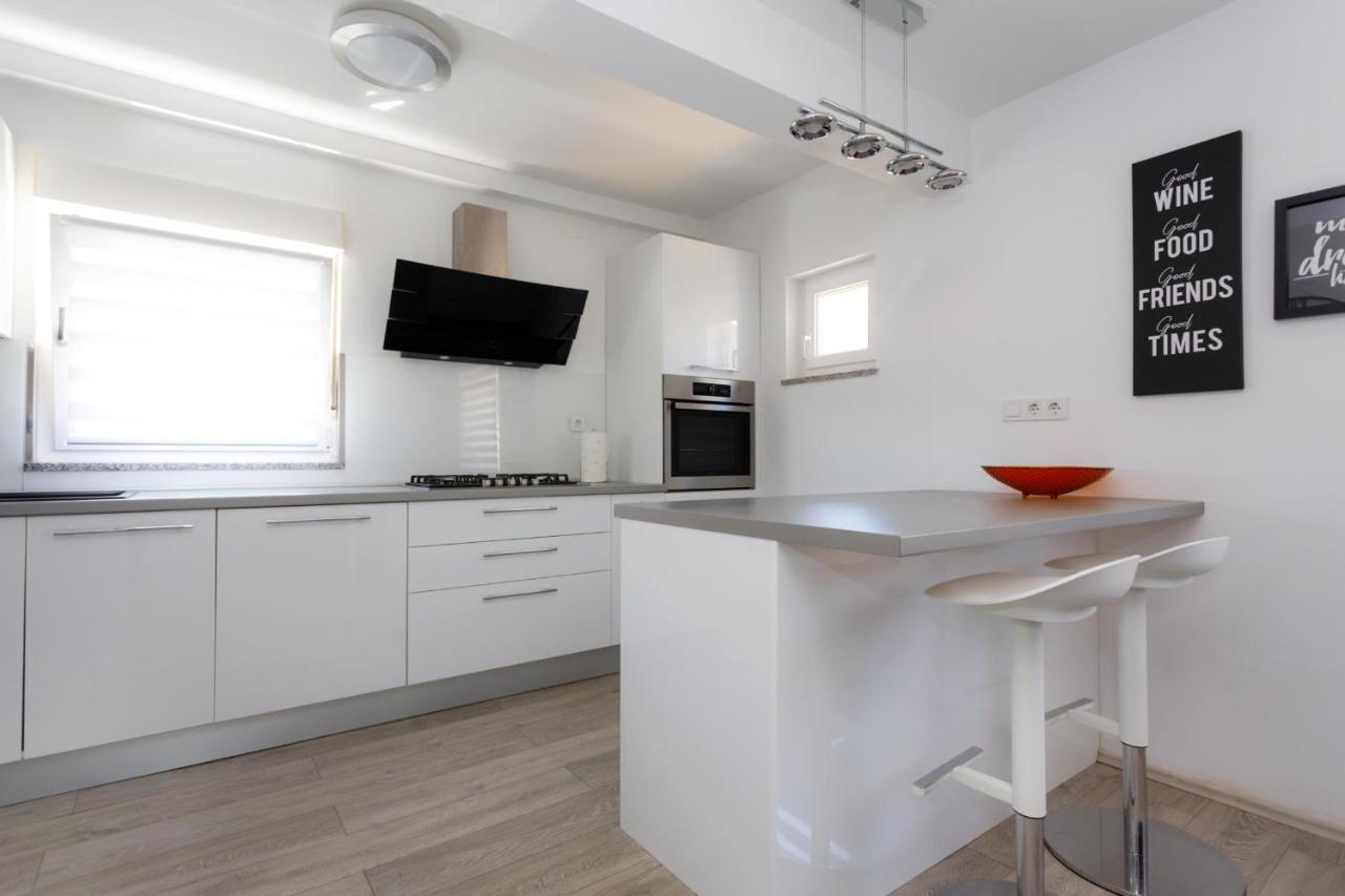 Apartman Laura 크르크 외부 사진