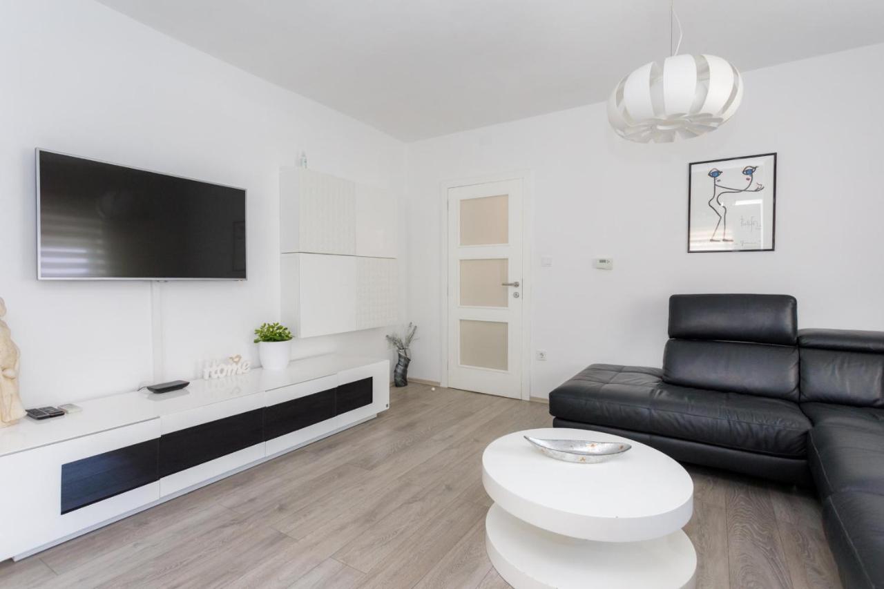 Apartman Laura 크르크 외부 사진