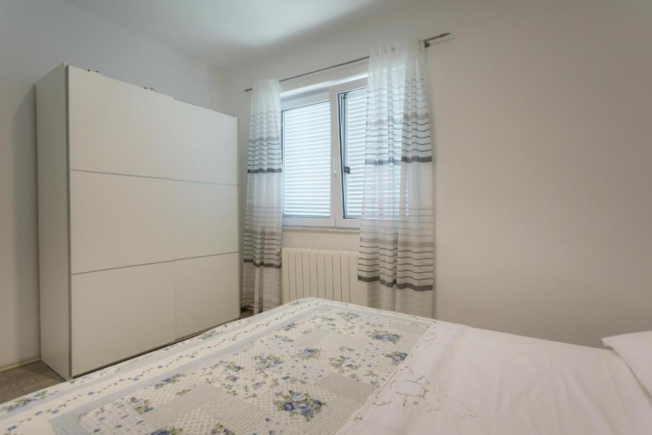 Apartman Laura 크르크 외부 사진
