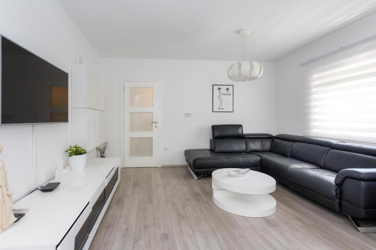 Apartman Laura 크르크 외부 사진