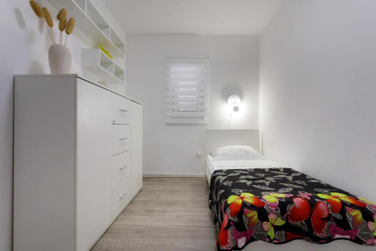 Apartman Laura 크르크 외부 사진