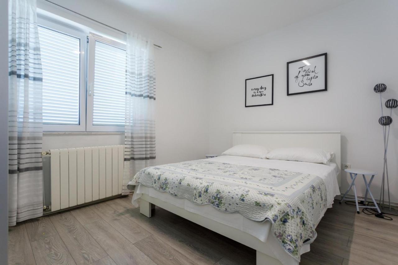 Apartman Laura 크르크 외부 사진