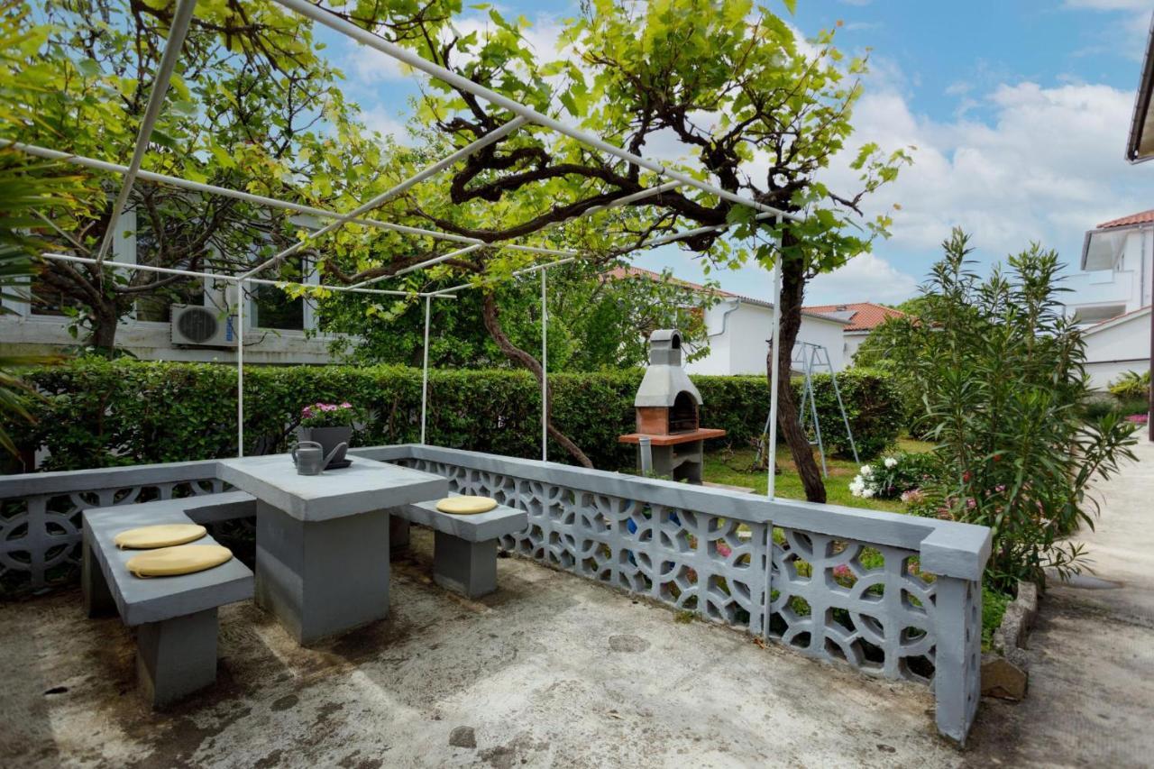 Apartman Laura 크르크 외부 사진